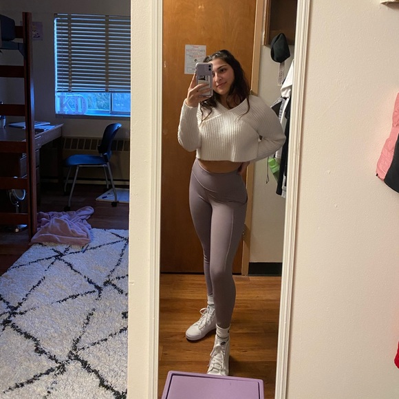 Meet your Posher, Jillian - Picture 2 of 2